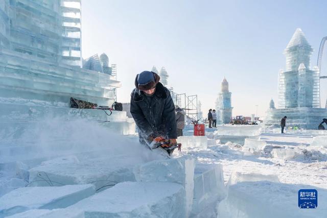 新华全媒+丨“凛冬”冰雪造梦人
