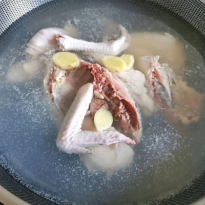 冬虫草花胶炖鸡图片 冬虫草花胶炖鸡汤的功效