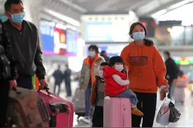 春运期间，广州南站公交地铁最迟“加班”至凌晨一点图片