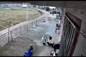 兵哥哥谎称不回家却突然出现，军嫂尖叫跺脚：他是个浪漫的人图片