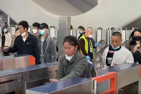 春运首日 | 广州南站现场直击：迫不及待坐高铁回家图片