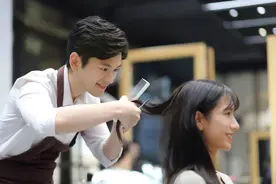 在中国，Tony老师究竟能赚多少钱图片