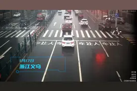 礼让斑马线，电动车驾驶人也需下车推行，牢记！视频封面