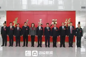 德州陵城区：新一届区委领导班子集体亮相图片