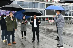 【江南先锋】尹平调研推动亭洪路轴线提质增效图片