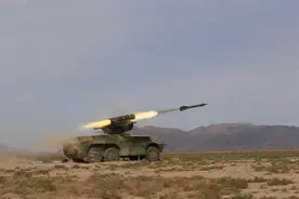 打导弹10发10中，他被战友们称为“金手指”图片