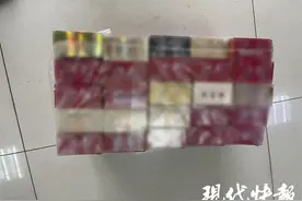 路人捡到25条香烟，民警靠条码溯源物归原主图片