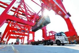 传统“钢城”变现代“港城”图片