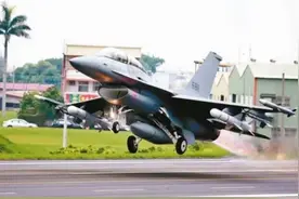 台媒炒作美国设法加速交付F-16给台湾，网友：是会坠机的那种吗？图片