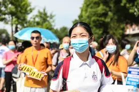 高考中，为什么等级考与语数外科目的计分方式不同？上海市教育考试院负责人这样解释图片