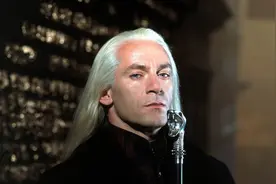 詹森·艾萨克谈J.K罗琳：不会在没有对谈的情况下，当面或背后“捅她一刀”图片