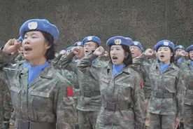 她，00后，在黎巴嫩扫雷…图片