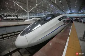 全国目前仅此一列！堪比飞机商务舱，“豪华”纵向动卧深圳首发图片