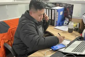 基层防疫人员吐露心声：我常常打到3个手机和2个充电宝都没电……图片