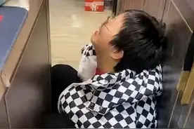 女孩花138元找首席剪发后崩溃大哭……过年前你理发没，是笑着走出去的吗？图片