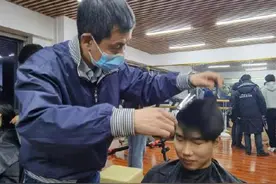 我的发型是教授剪的图片