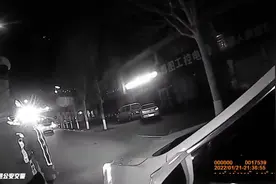 潍坊萌娃“大义灭亲”！对交警大喊“两瓶，我爸喝了两瓶！”图片