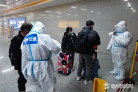 记者走访亳州市区部分车站和查验点疫情防控情况——站好疫情“前哨岗”守住防控“第一关”图片