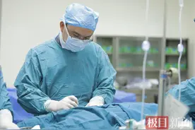 男婴一哭就憋气，医生置入小球撑开“心门”图片