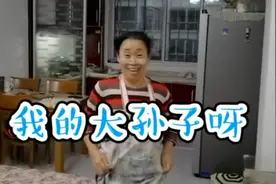 孙子从西安返乡，奶奶小跑冲上去一把抱住视频封面