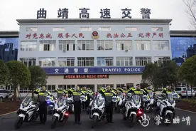 曲靖公安交警高速公路大队配备的警用摩托车，帅爆了图片