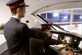 全球连线｜沉浸式体验高原复兴号，这才叫神仙配合图片