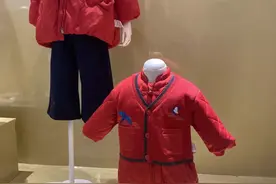 虎头帽、老虎图案棉服……快来看这些可爱的新年童装→#爱申活暖心春#图片