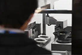 从“机器人大厨”到“会飞的面”外媒赞叹冬奥会餐厅“黑科技”图片