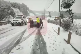 注意！昭通多条道路结冰积雪严重，已实行交通管制图片