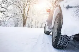 四川公安交警启动恶劣天气应急处置预案 报警电话24小时接受群众求助图片