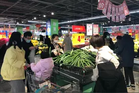 春节期间北京10种“当家菜”什么价？谁家便宜？记者走访图片