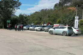 泉南高速伶俐服务区（双向）昨起暂时封闭，今日将迎返程高峰图片