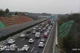 衢州高速今日迎来返程高峰，杭金衢衢州段最高流量预计将突破10.5万辆图片