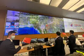 女足包机进入中国领空，网友激动：欢迎冠军回家图片