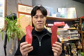 锦鲤“旗袍”、真皮醒狮头……非遗手艺人打磨特色皮具迎新春图片