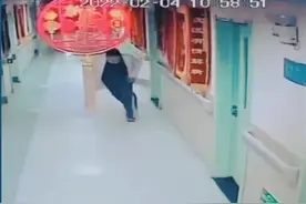 为救患者飞奔重摔 迅速爬起继续奔跑 沈阳医生版“生死时速”让全网泪目图片