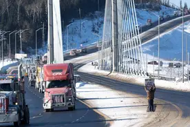 加拿大卡车破纪录游行！渥太华进入紧急状态，当地华人：司机每小时按20次喇叭图片