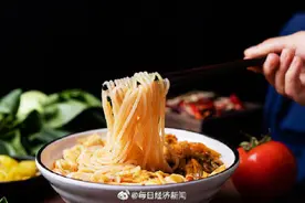 10万包柳州螺蛳粉支援广西百色，你爱吃螺狮粉吗？图片