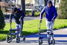 可控电刺激让瘫痪者再行走图片