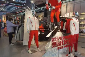 国家队同款运动服火了！好多大号售罄，短袖都挂出来卖了图片