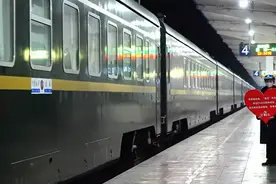 定制车厢加绿色通道！兖州火车站帮助外出务工人员安全快速返岗视频封面