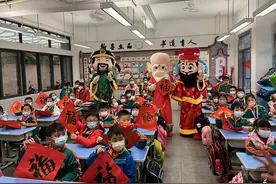 写福字、舞龙狮……花都区中小学幼儿园正式开学图片