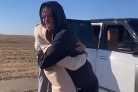 莫兰特给小妹赠送吉普车作为生日礼物图片