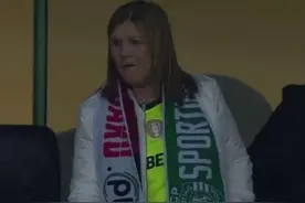 亏大了？C罗母亲现场见证葡体惨败曼城 错过目睹儿子进球图片