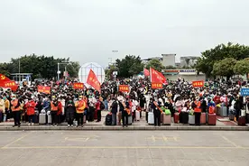 广西铁路开行直达专列，护送支援百色抗疫人员安全返程图片