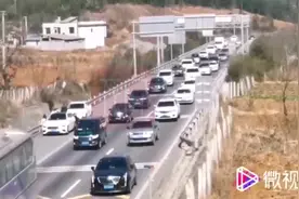 1分钟通行25辆车！银昆高速昭通段今日迎来返程车流高峰图片