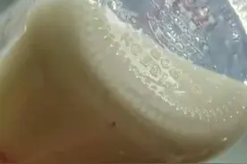 消费曝光台｜爱他美奶粉被指有异物，厂家：不可能，已上门提取实物图片