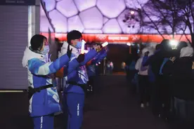 年轻的“双奥人”陈雨桐，从“手球宝宝”到志愿者图片