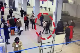 情人节情侣打架，女子还叫来俩孩子“救场”，警方：双双拘留图片