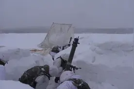 俄罗斯北方舰队摩托化步兵举行演习图片